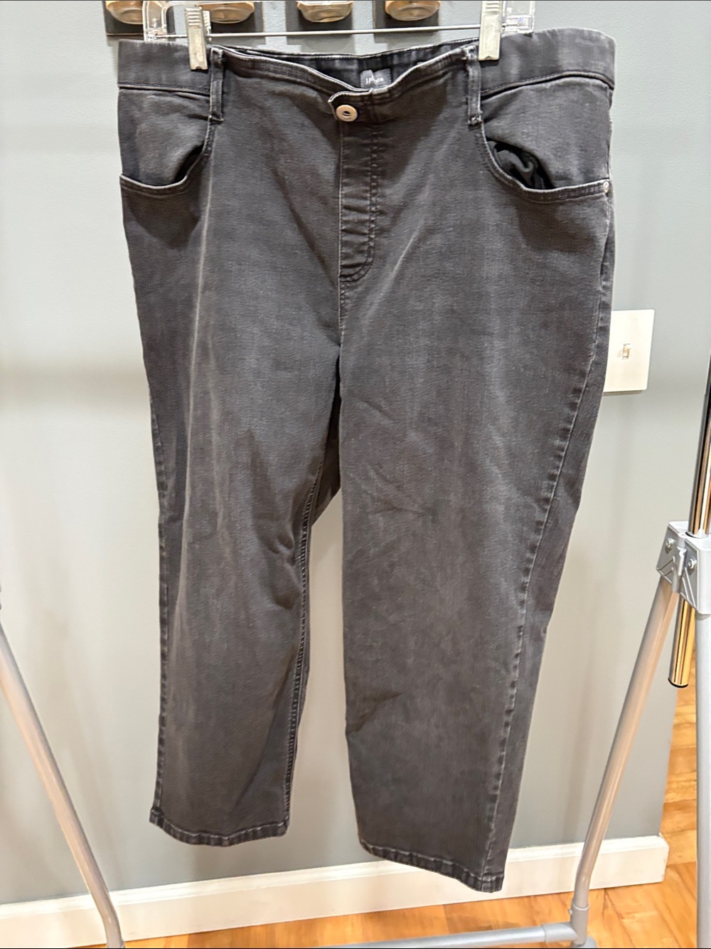 Wilfred Men's Charcoal Relaxed Jeans